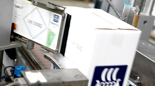 Fertilizante sendo embalado na linha de produção