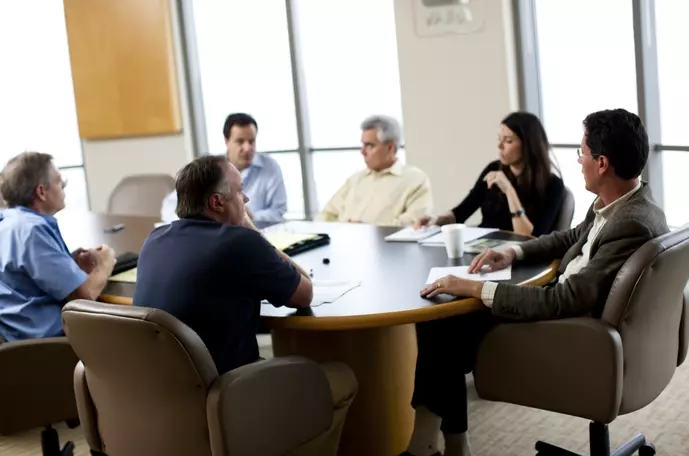 Pessoas na sala de reunião