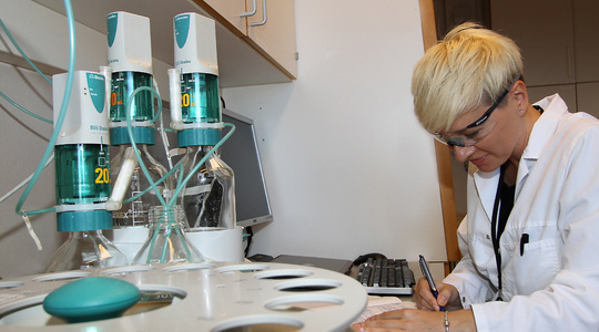 Pesquisadora no laboratório