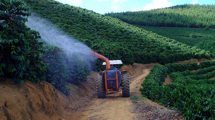 Aplicação de fertilizante foliar Aplicação de fertilizante foliar